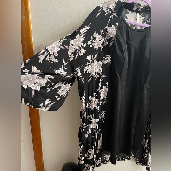 Black swimdress - Picture 14 of 16